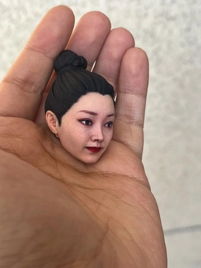 1/6 Scale Female Head Sculpt, Painted Pale Wheat Skin Famle Head Accessory for 12inch Action Figure Body, 1/6 Scale Makeup Female Head Carved - Finished Bald Head Only without Hair (Design A)