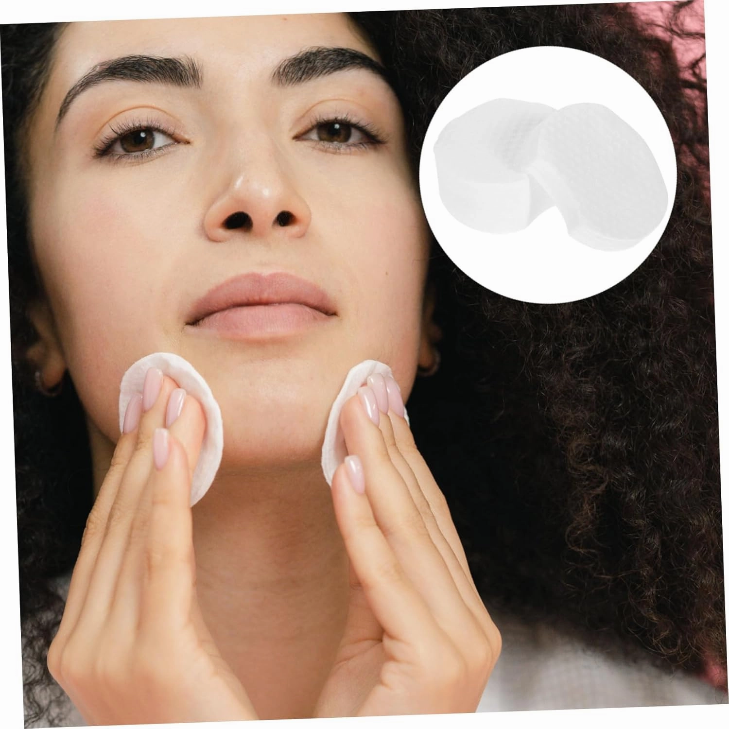 600pcs Disposable Facial Makeup Pads Soft Non-Woven Remover Pads for for Travel and Daily Use for Women and Girls Unique Design