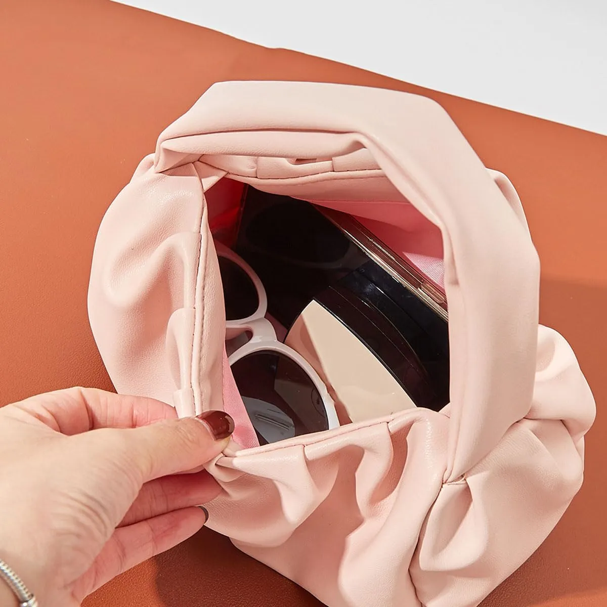 Fresh, Sweet, Solid Color Women's Handbag Trend Versatile Handbag Makeup Bag Japanese Simple Cloud Bag Cosmetic Bag (Pink)