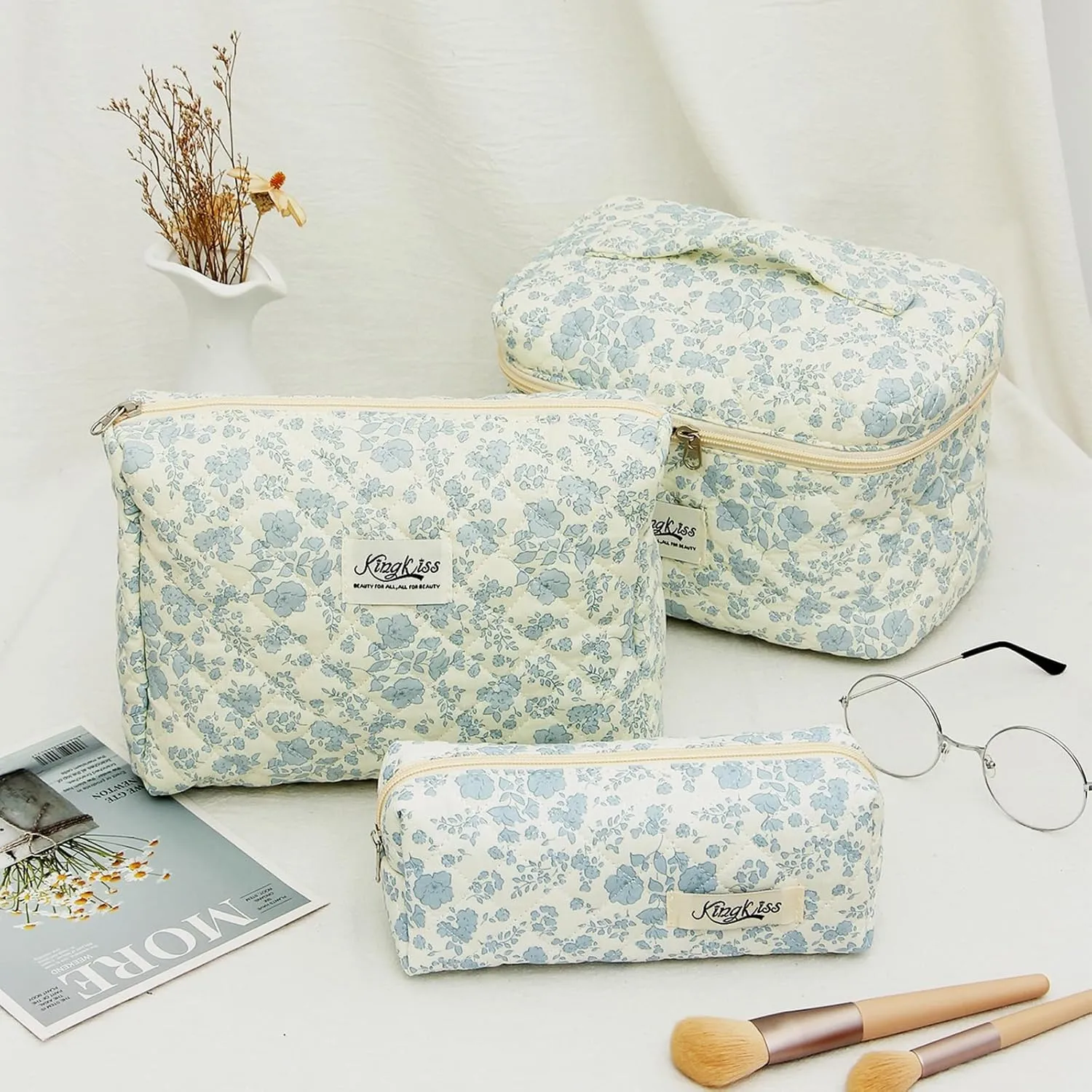 kingkiss Makeup Bag, Quilted Cosmetic Bag, Large Capacity Make Up Bag for Women, Cute Floral Storage Toiletry Bag Travel Storage Makeup Bag (Blue Flower)