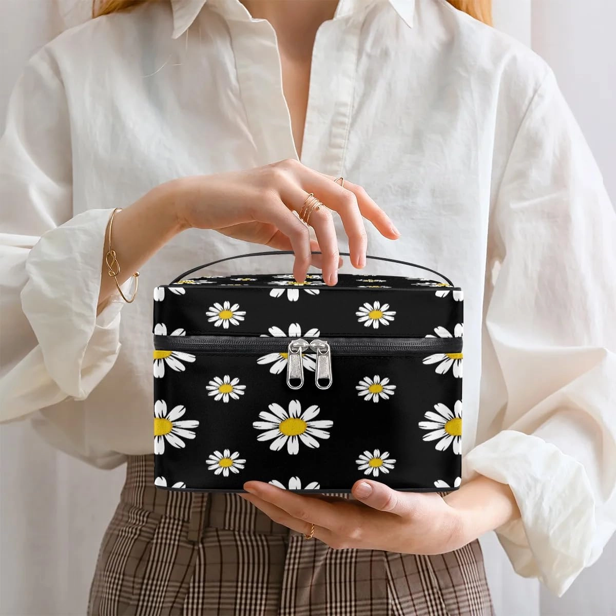 Travel Makeup Bag, Daisy Floral Cosmetic Bag for Women Girls, Portable Large Toiletry Bag Case Organizer for Toiletries Accessories Brushes
